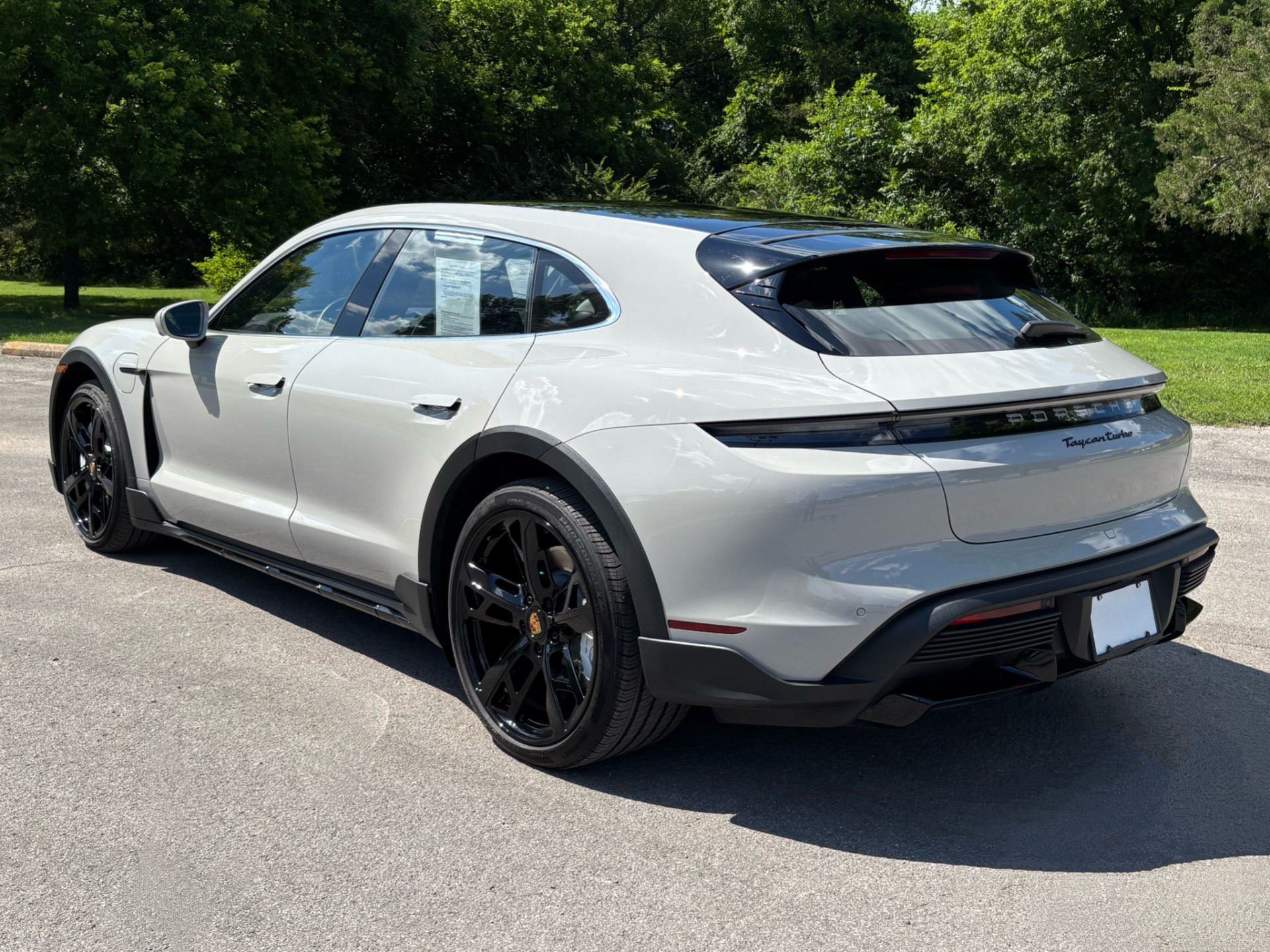 
								2023 Porsche Taycan Turbo Cross Turismo full									