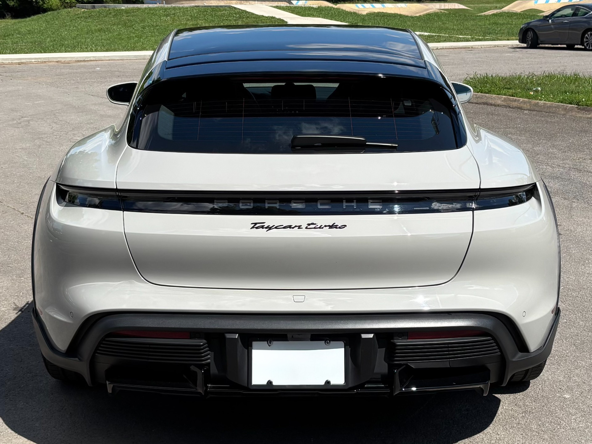 
								2023 Porsche Taycan Turbo Cross Turismo full									