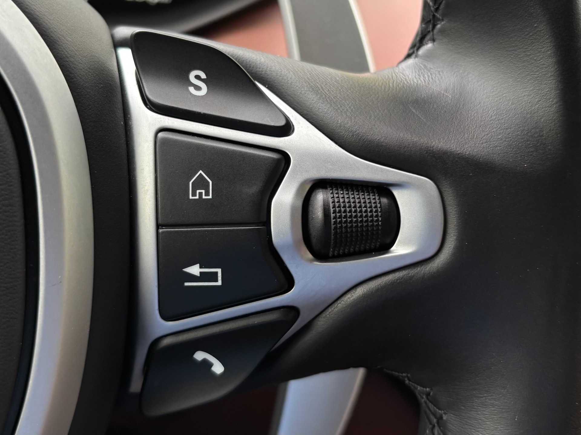 
								2020 Aston Martin Vantage full									