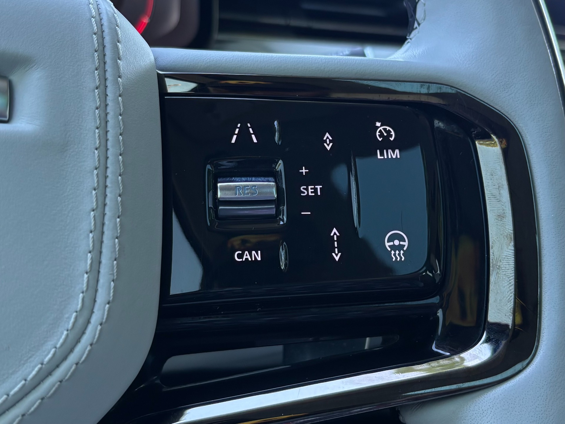 
								2023 Range Rover Sport P530 full									