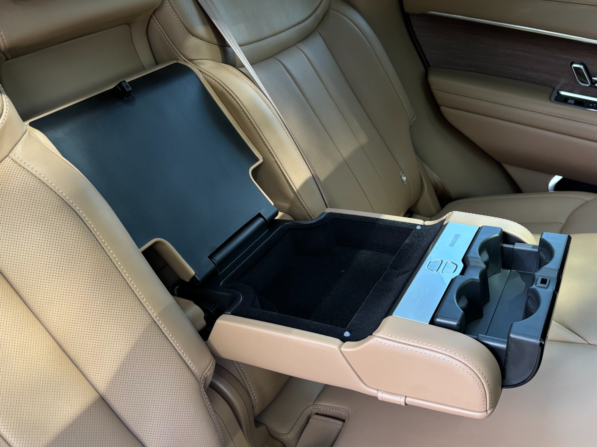
										2024 Range Rover P530 SE full									