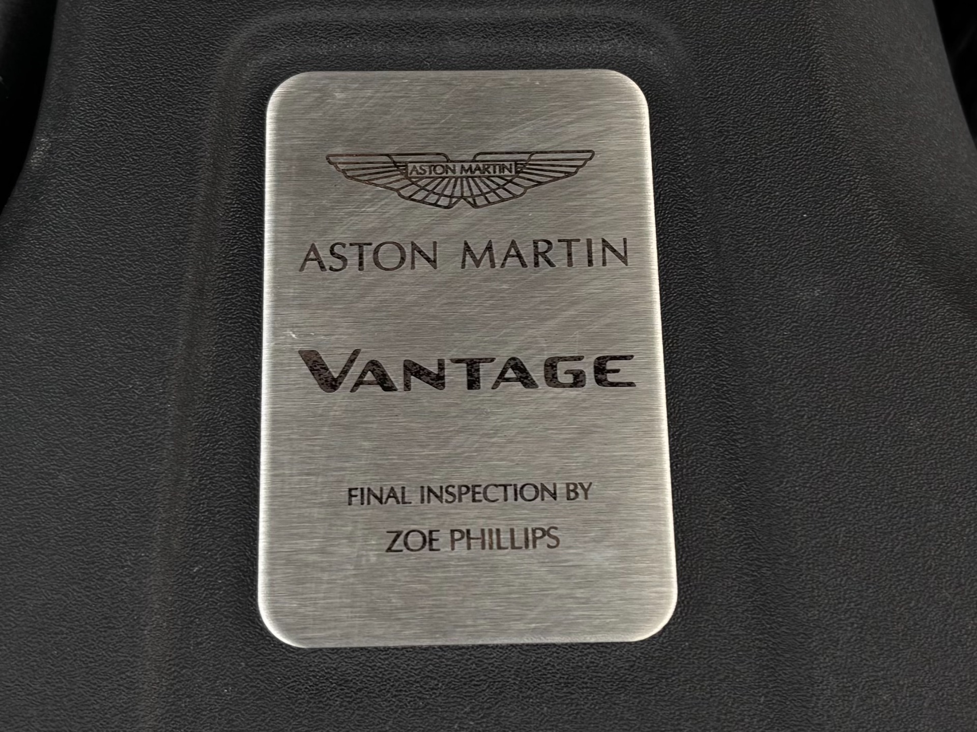 
								2020 Aston Martin Vantage full									