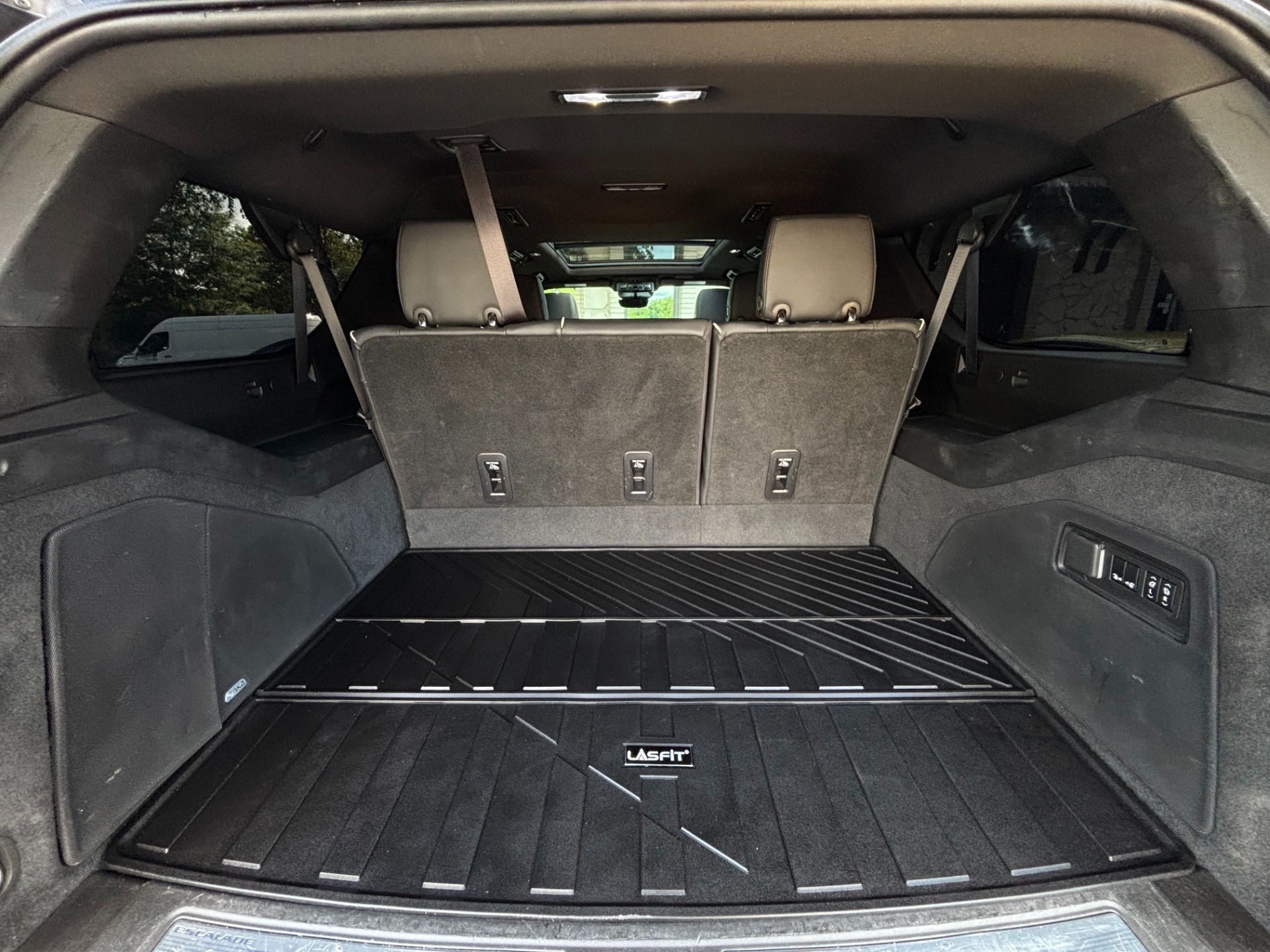 
								2022 Cadillac Escalade ESV full									