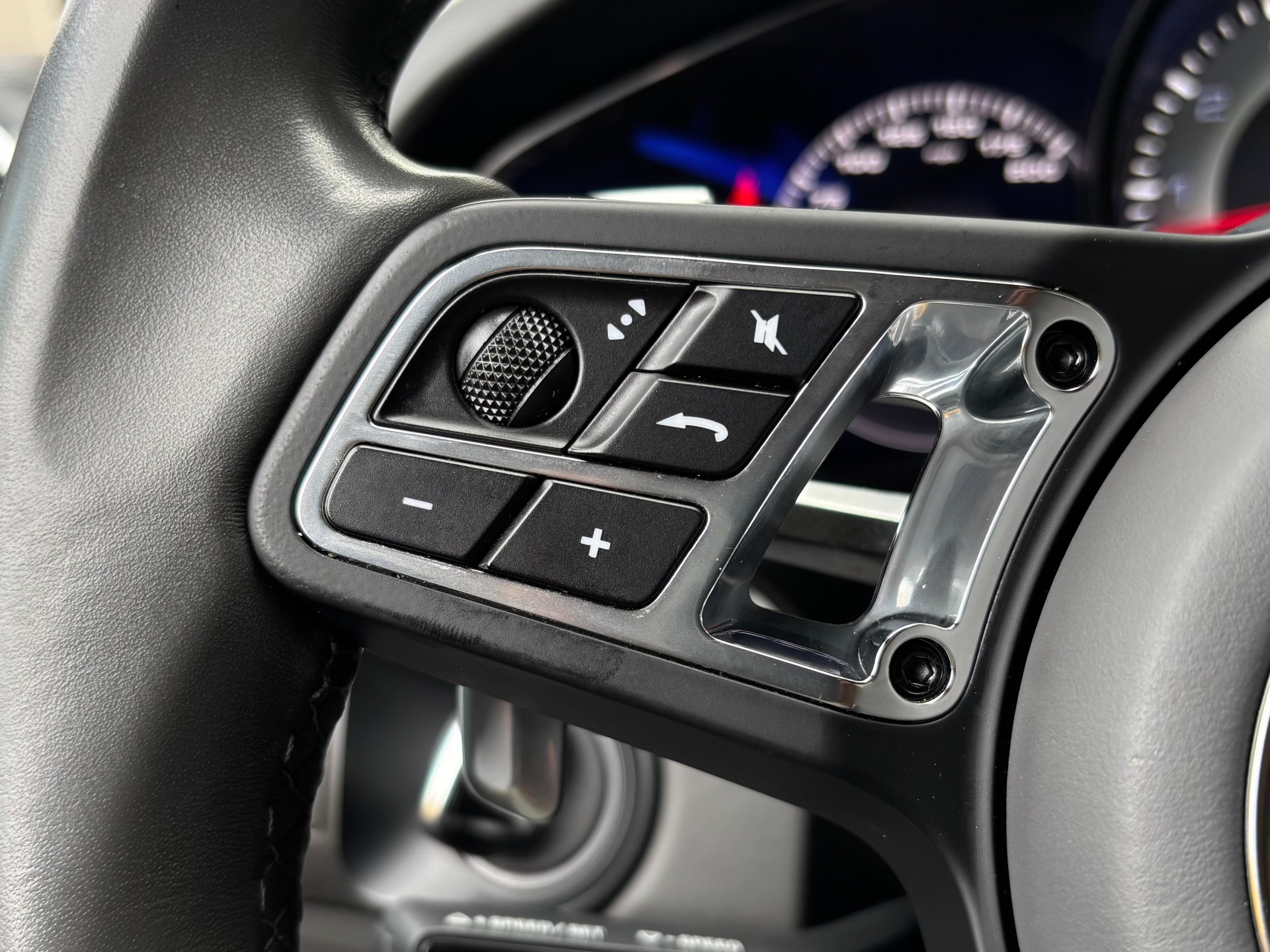 
								2023 Porsche Cayenne Turbo PREMIUM full									