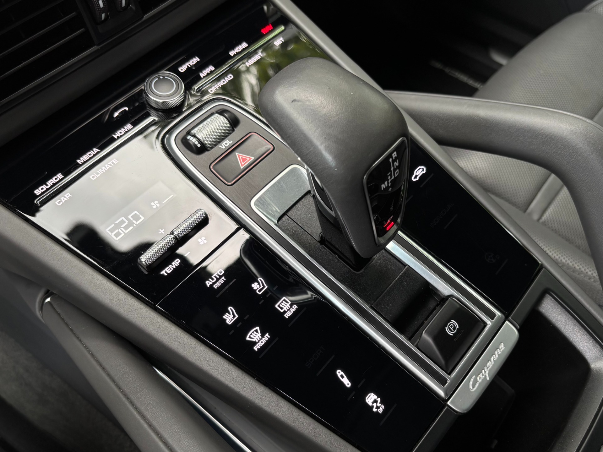 
								2023 Porsche Cayenne Turbo PREMIUM full									