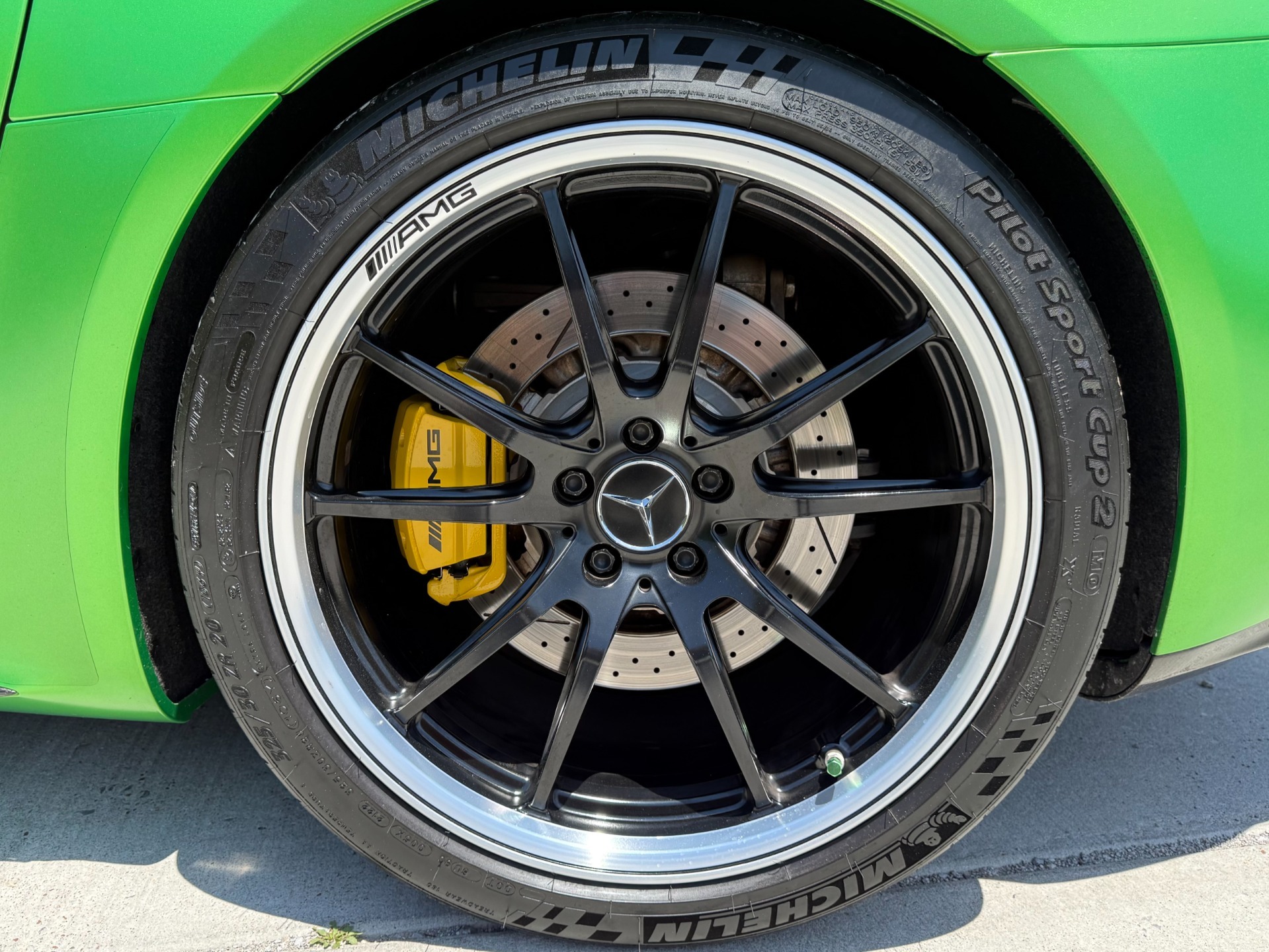 
								2018 Mercedes-Benz AMG GT R full									