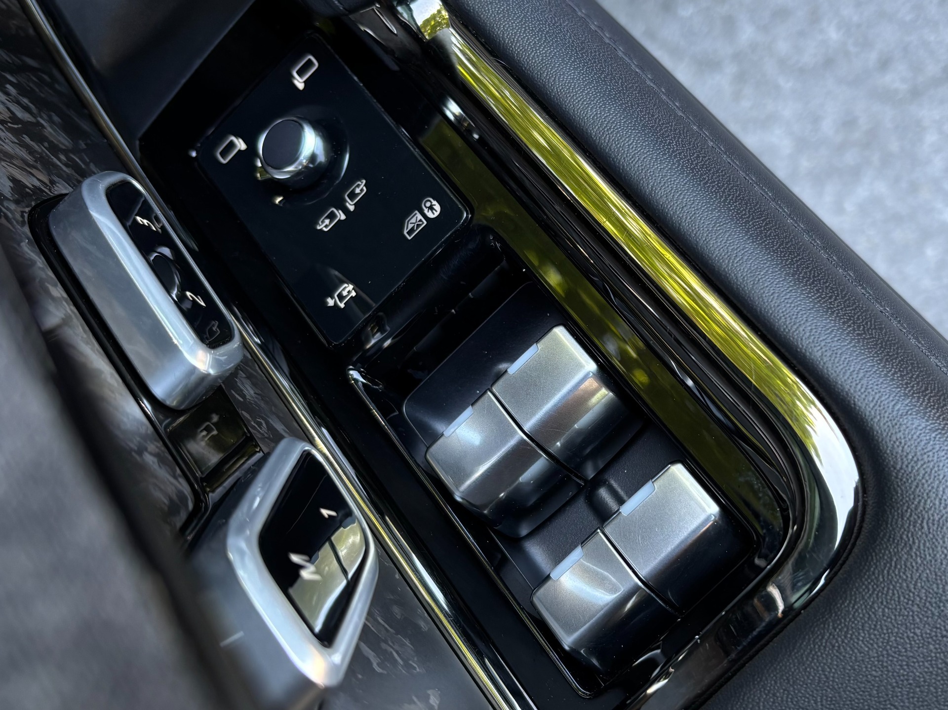 
								2023 Range Rover Sport P530 full									