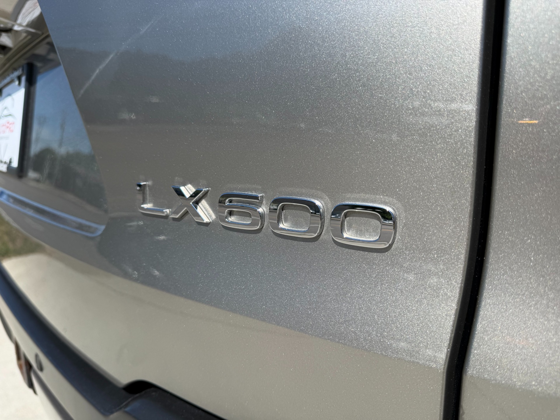 
								2023 Lexus LX 600 full									