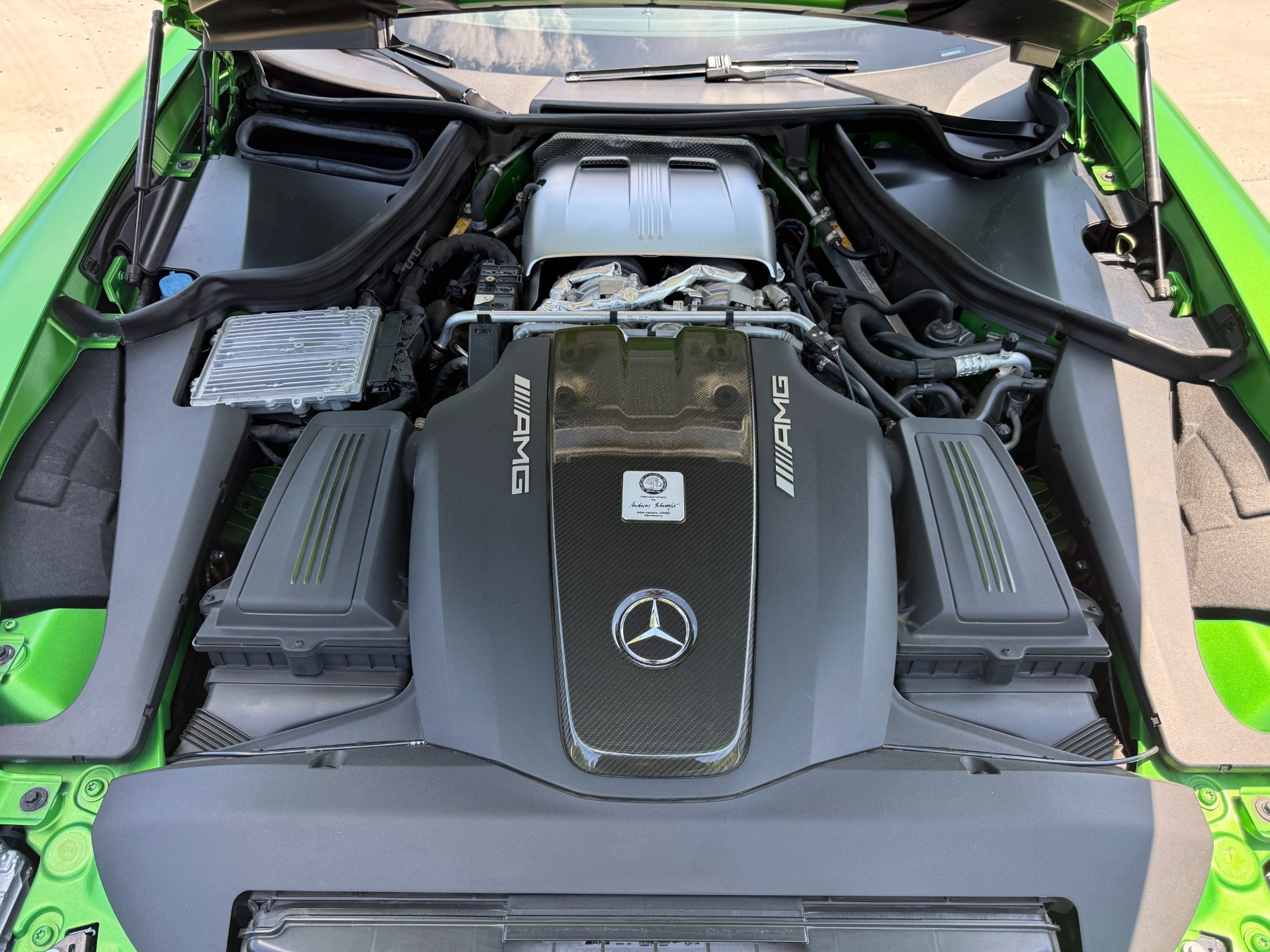 
								2018 Mercedes-Benz AMG GT R full									