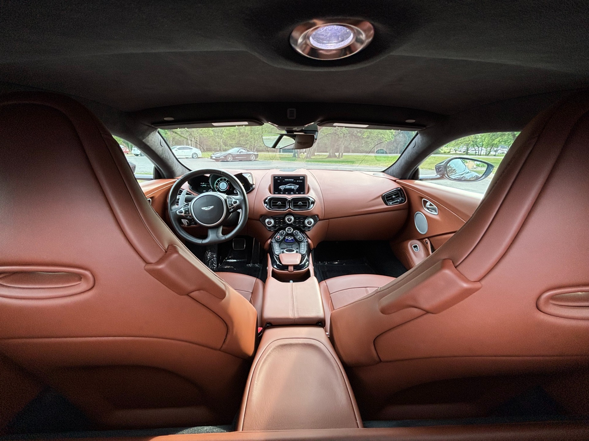 
								2020 Aston Martin Vantage full									