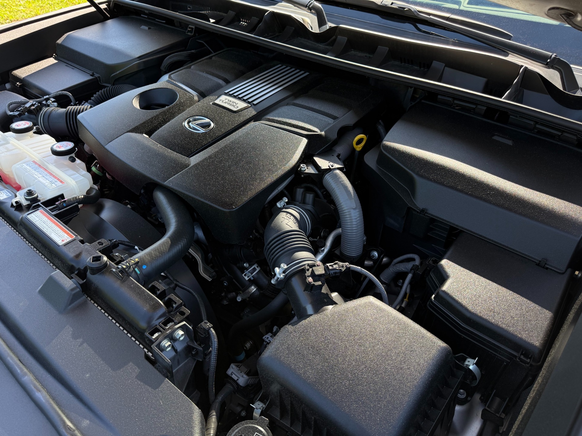 
								2023 Lexus LX 600 full									