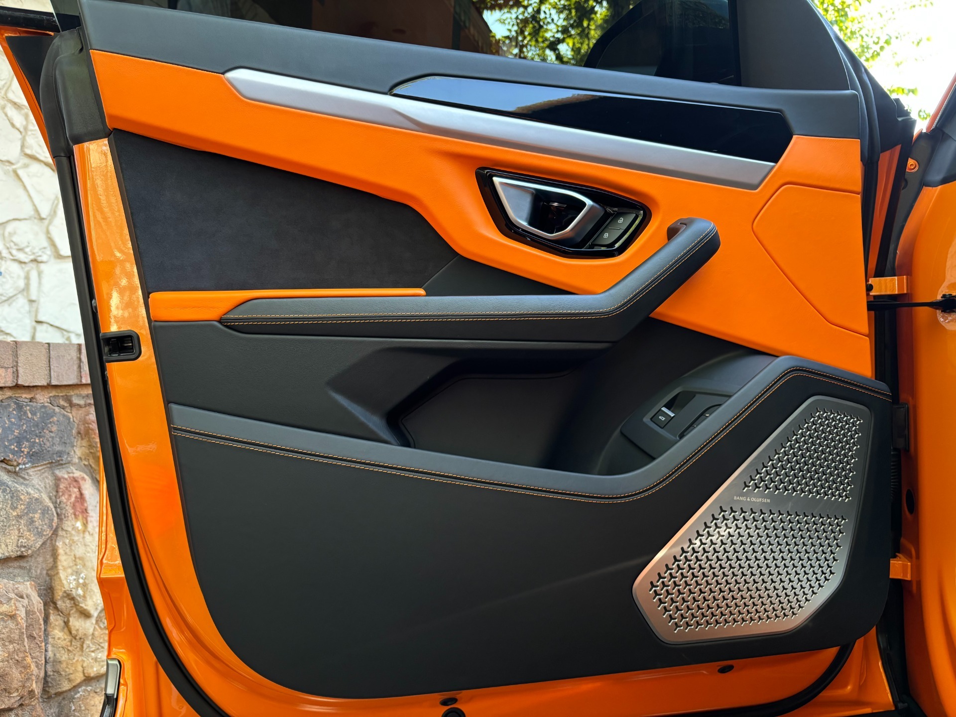 
								2021 Lamborghini Urus full									