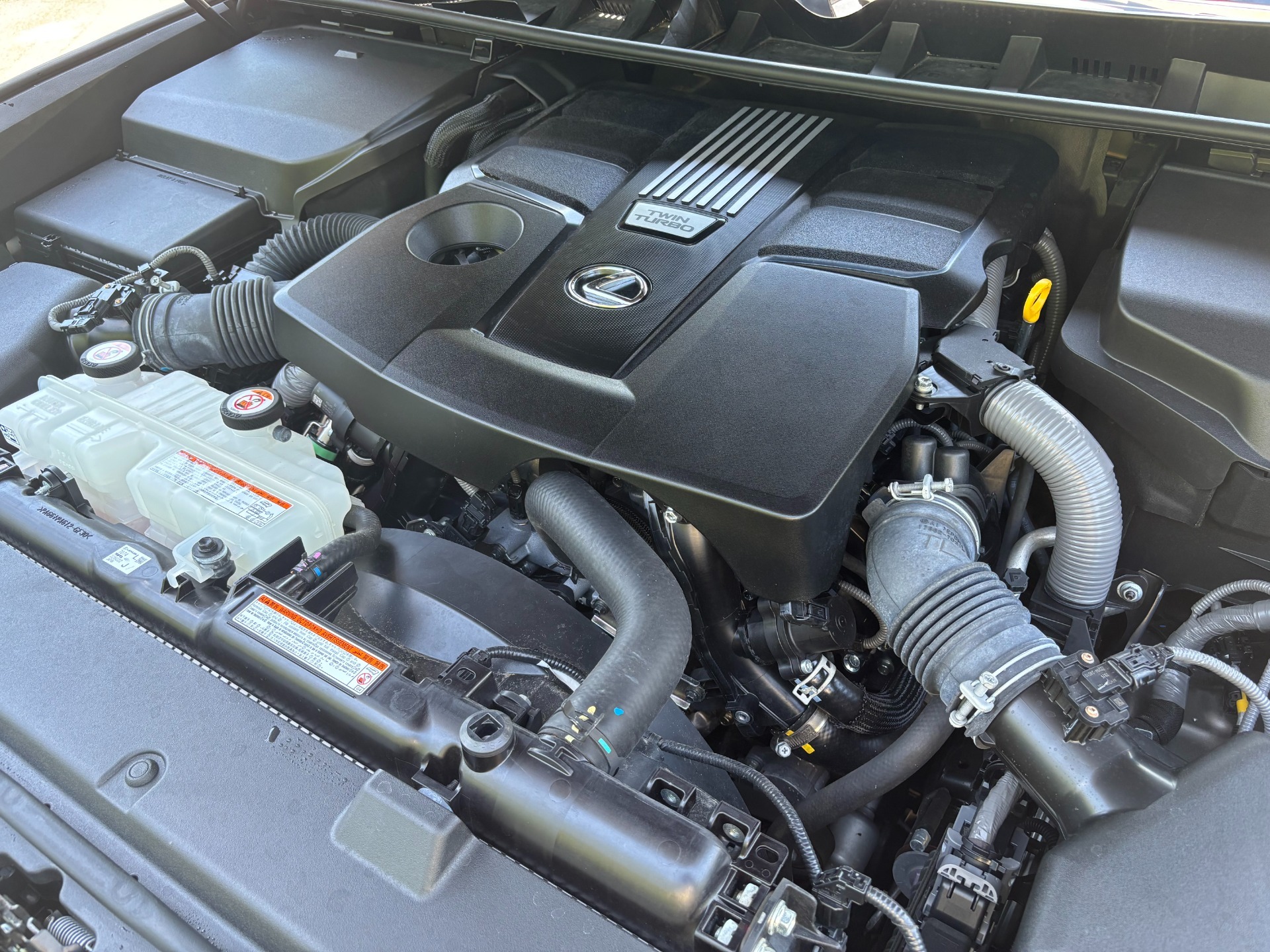 
								2022 Lexus LX 600 full									