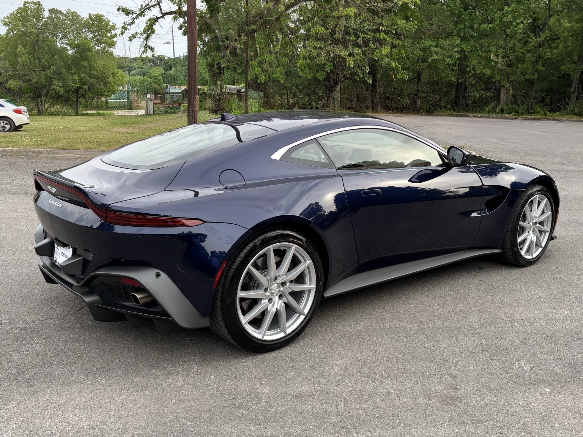 
								2020 Aston Martin Vantage full									