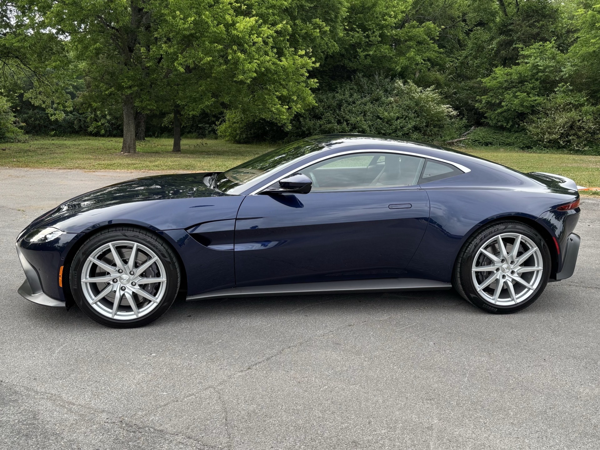 
								2020 Aston Martin Vantage full									