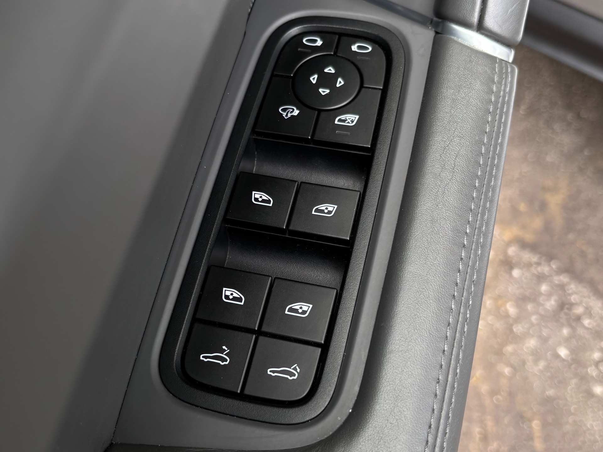 
								2023 Porsche Cayenne Turbo PREMIUM full									