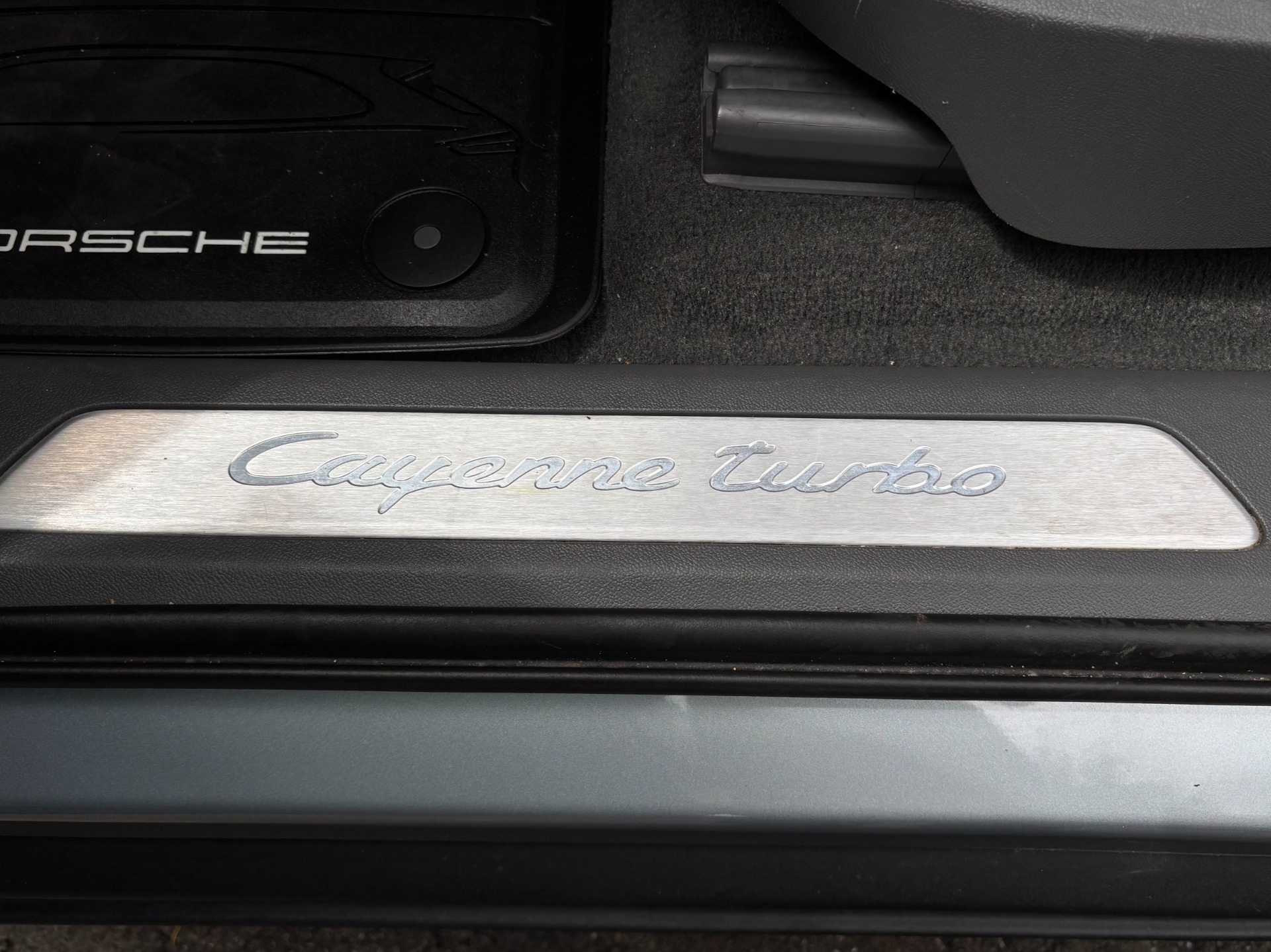 
								2023 Porsche Cayenne Turbo PREMIUM full									