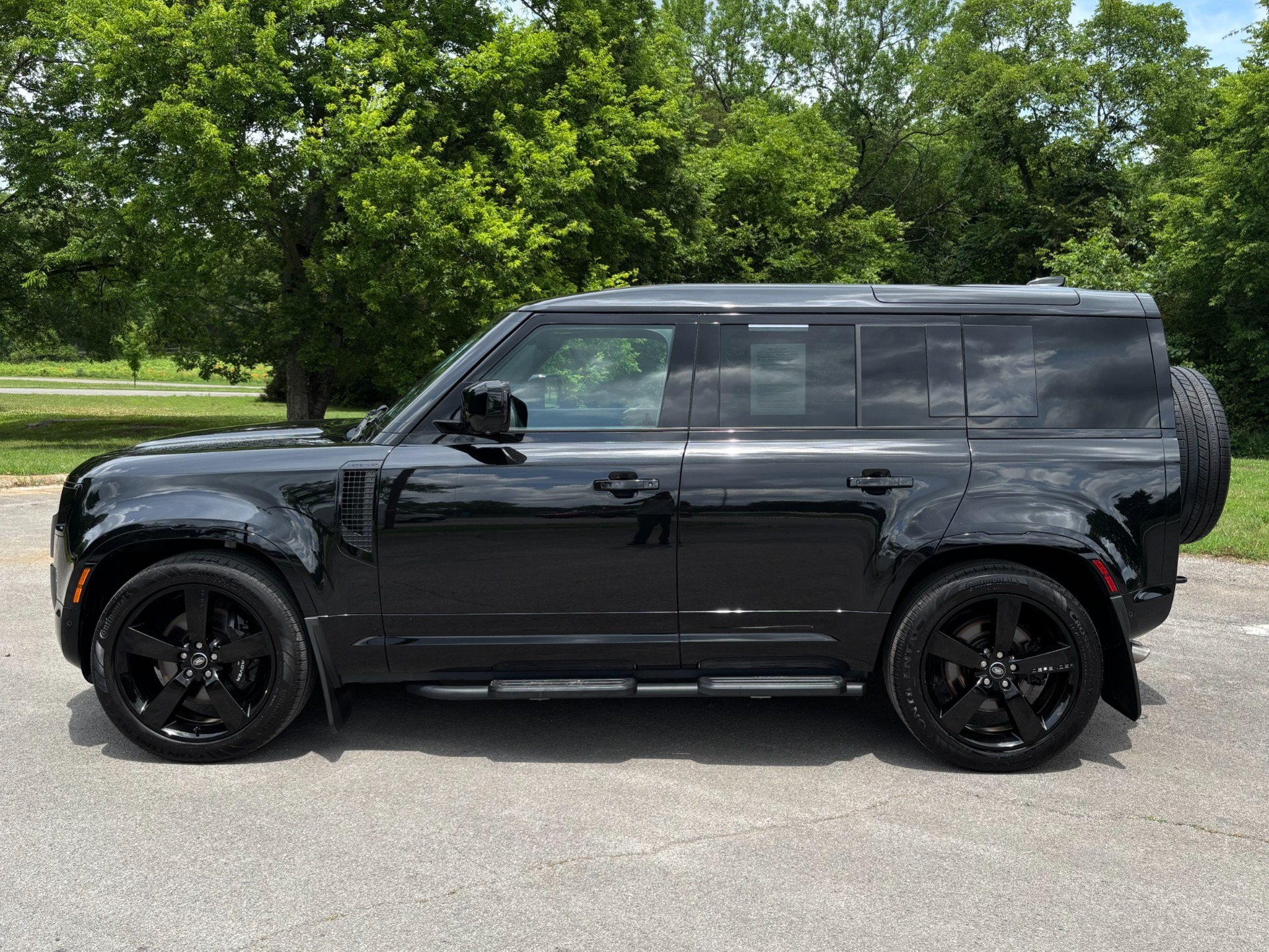 
								2025 Land Rover Defender full									