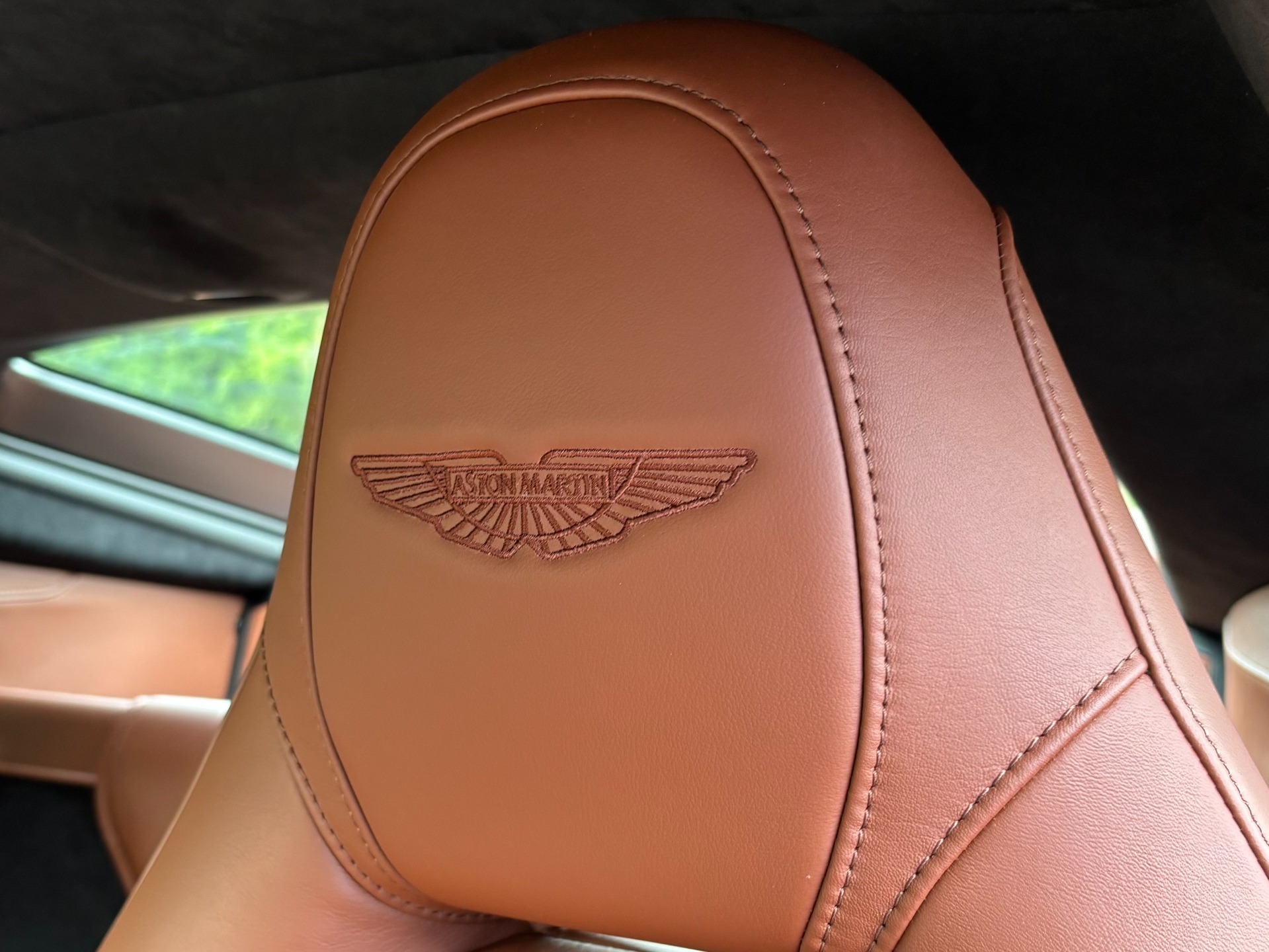 
								2020 Aston Martin Vantage full									
