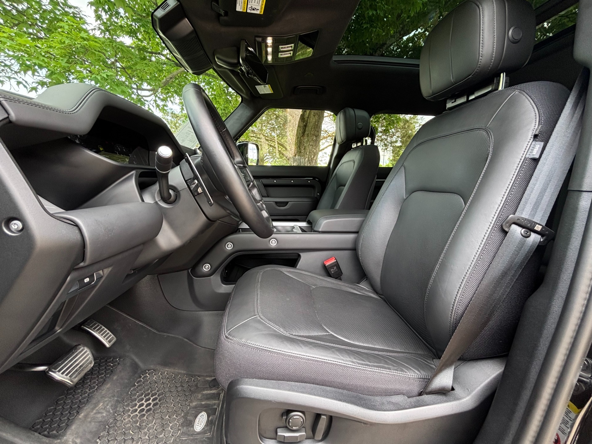 
								2025 Land Rover Defender full									