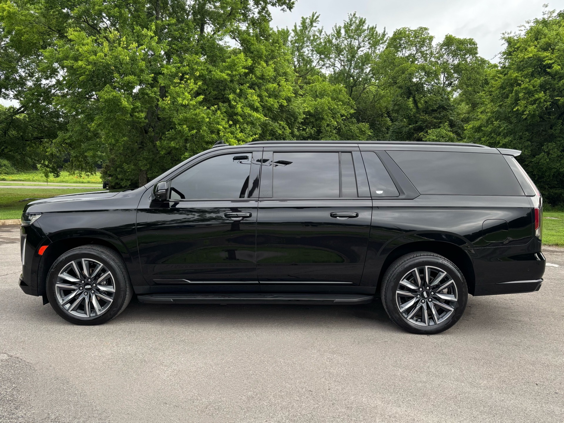 
								2022 Cadillac Escalade ESV full									