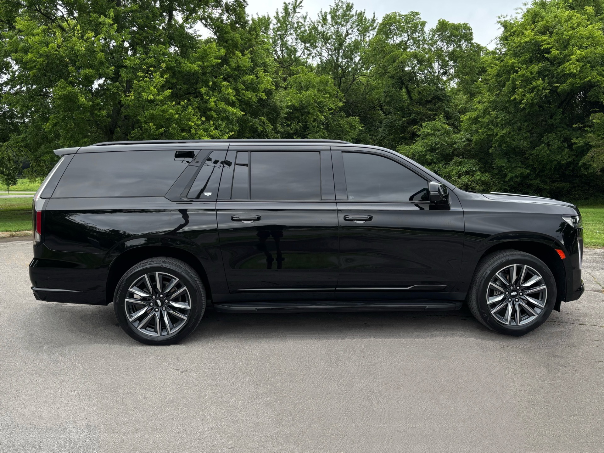 
								2022 Cadillac Escalade ESV full									
