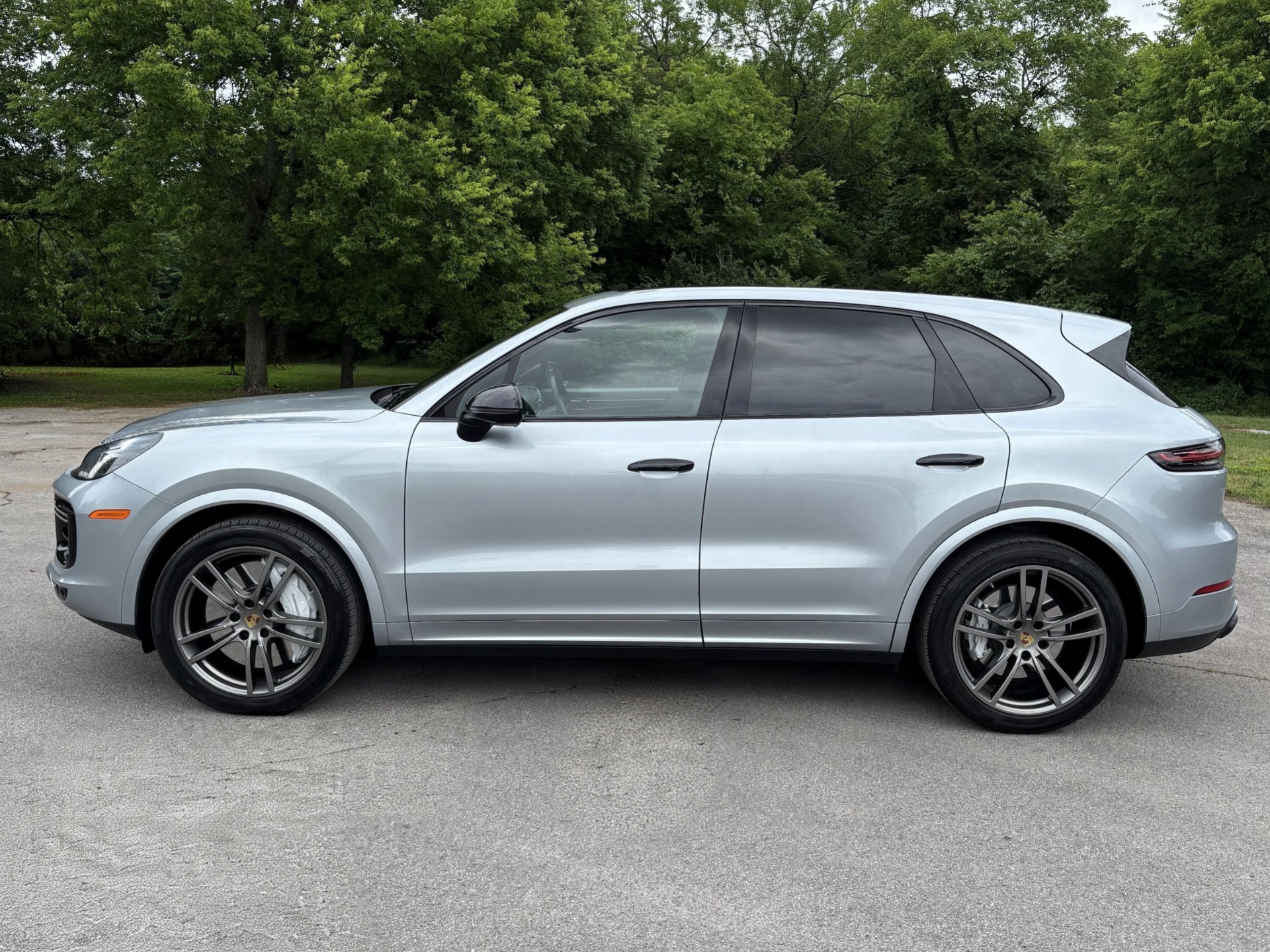 
								2023 Porsche Cayenne Turbo PREMIUM full									
