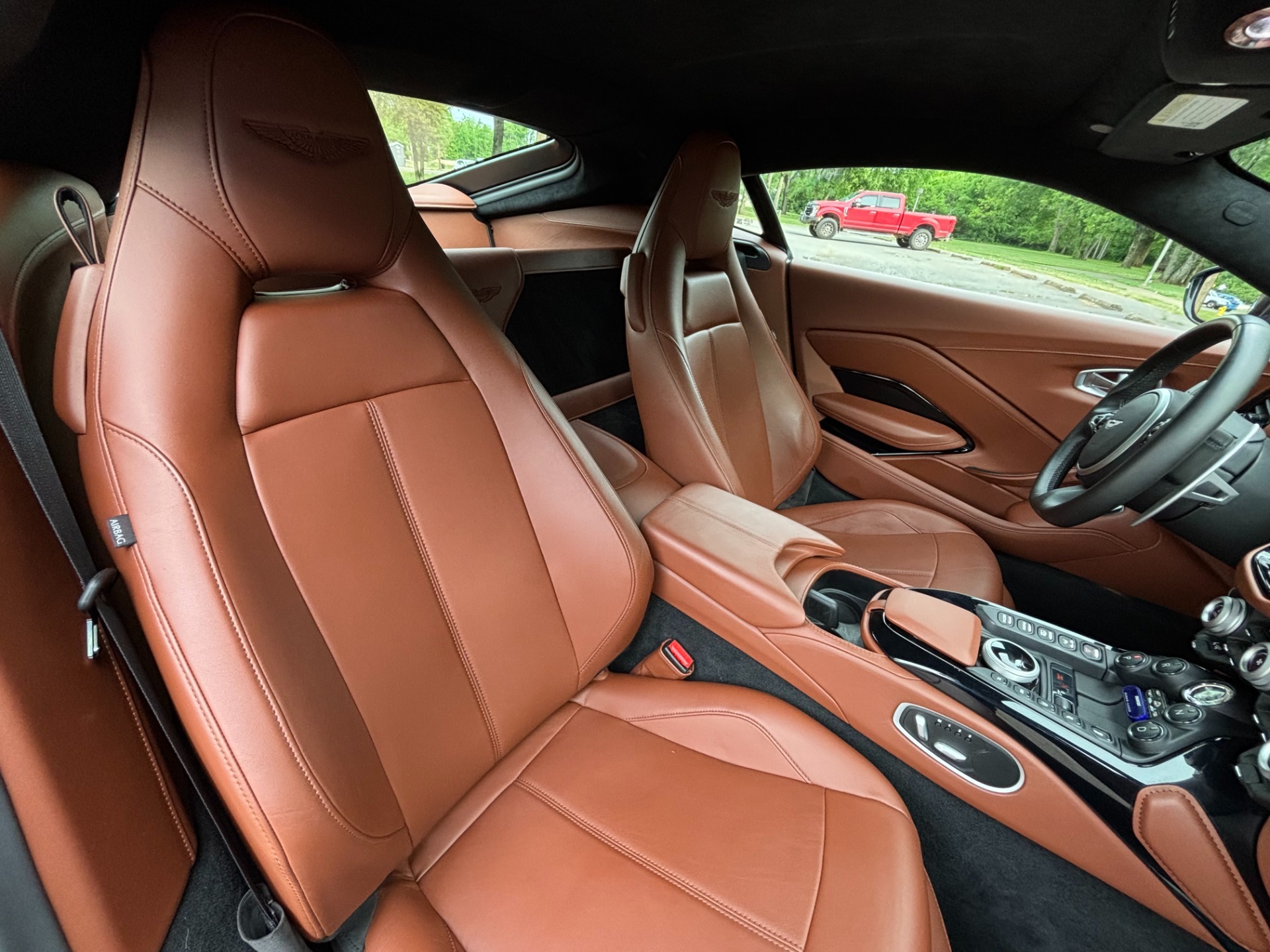 
								2020 Aston Martin Vantage full									