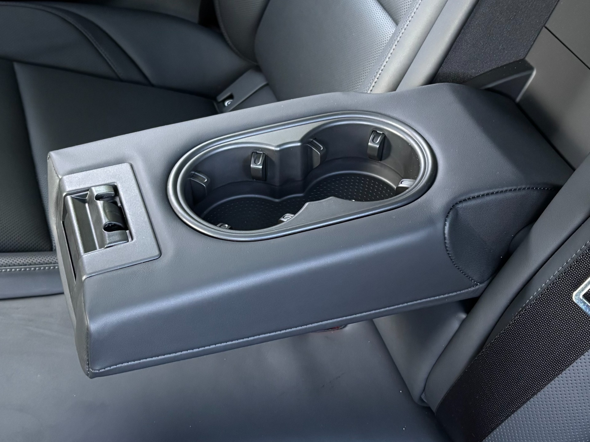 
								2023 Porsche Taycan Turbo Cross Turismo full									
