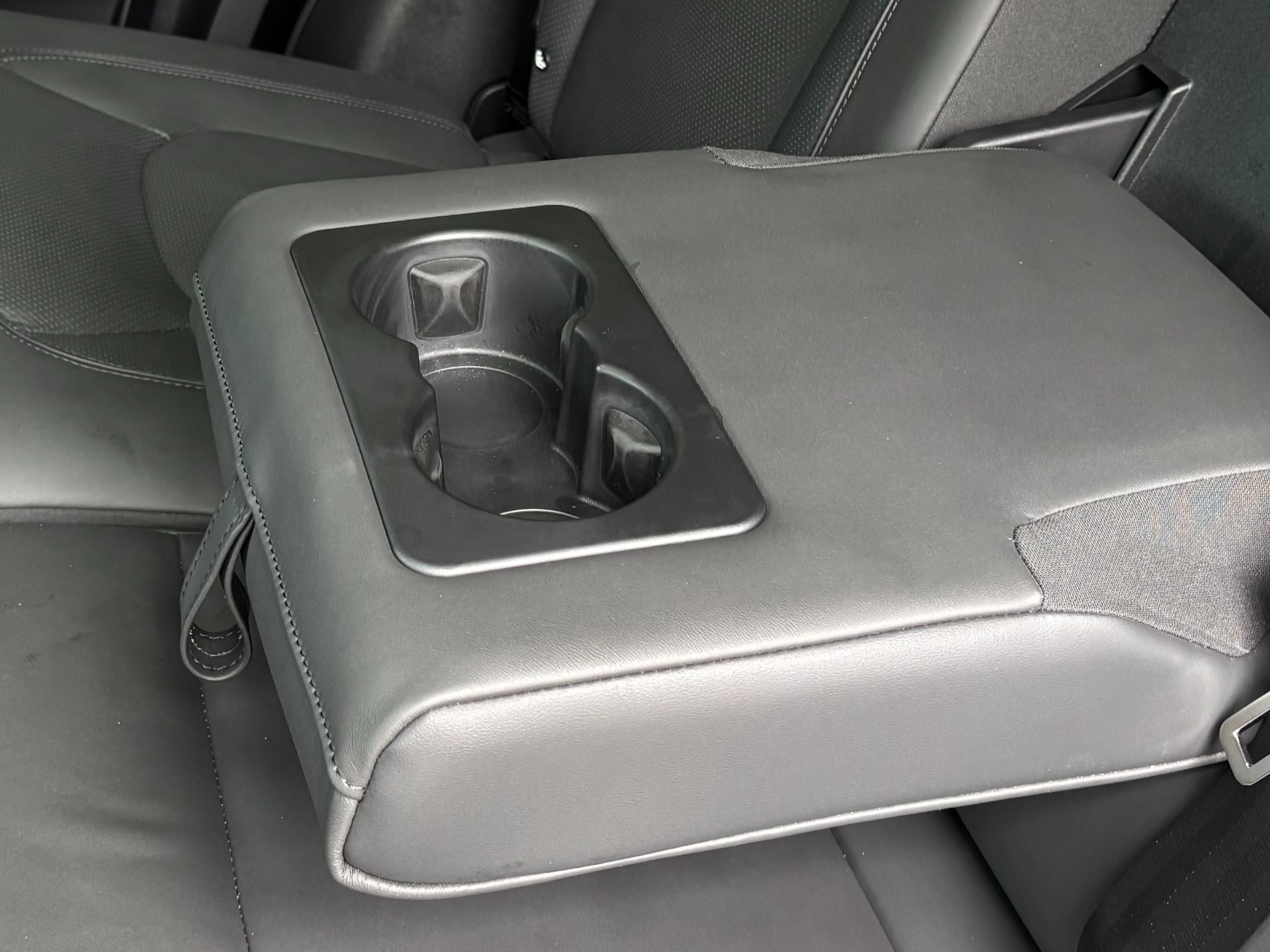 
								2025 Land Rover Defender full									