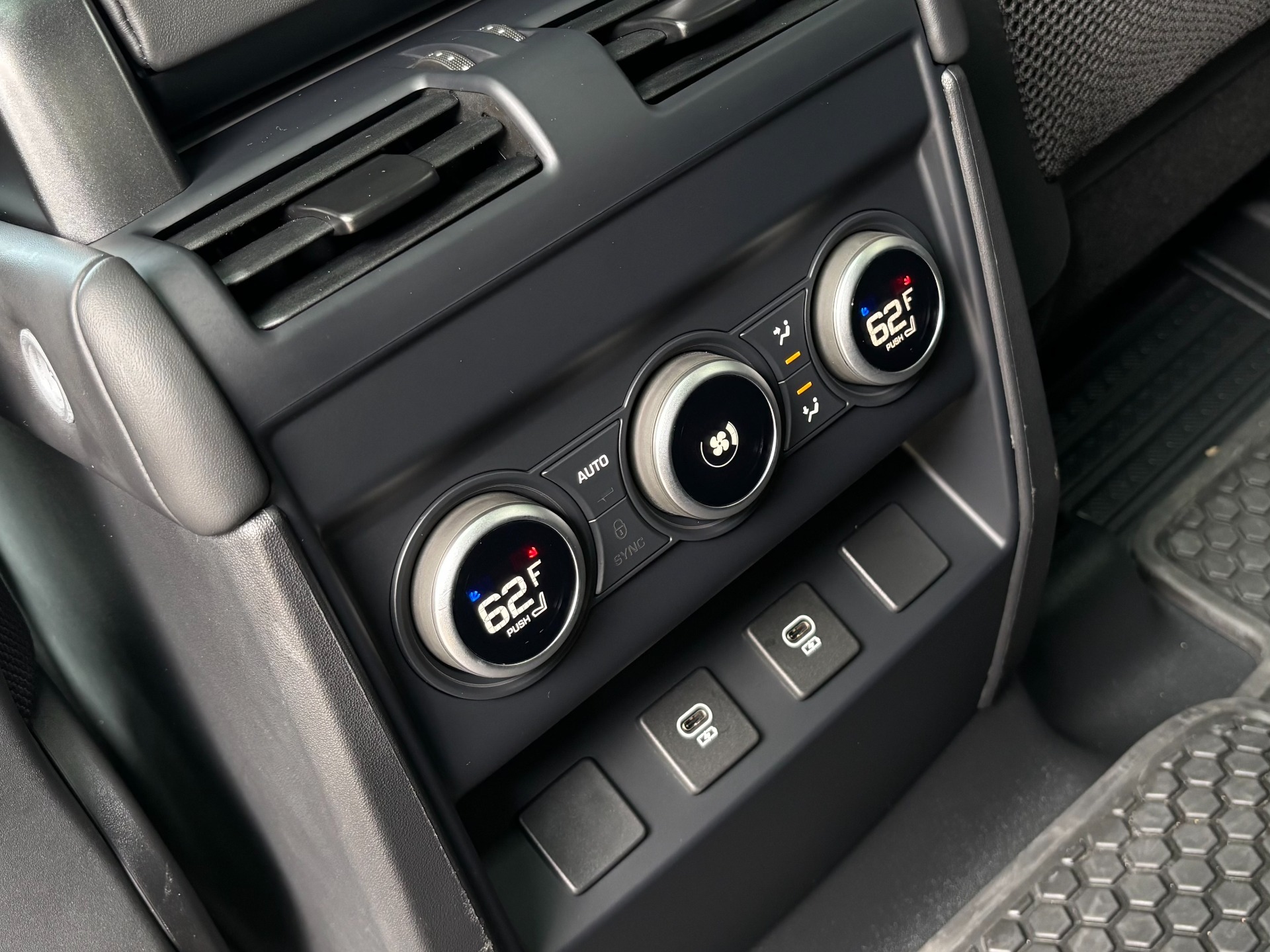 
								2025 Land Rover Defender full									
