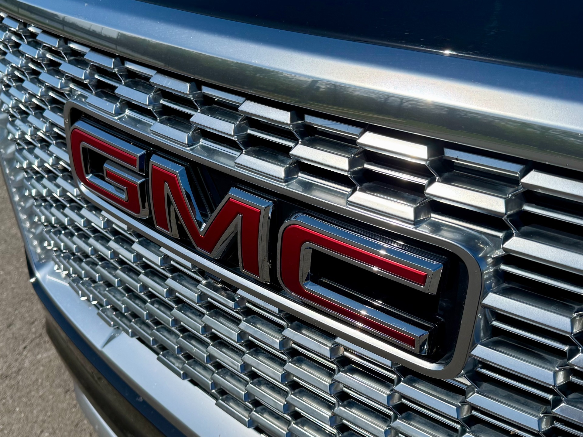 
								2022 GMC Yukon Denali full									
