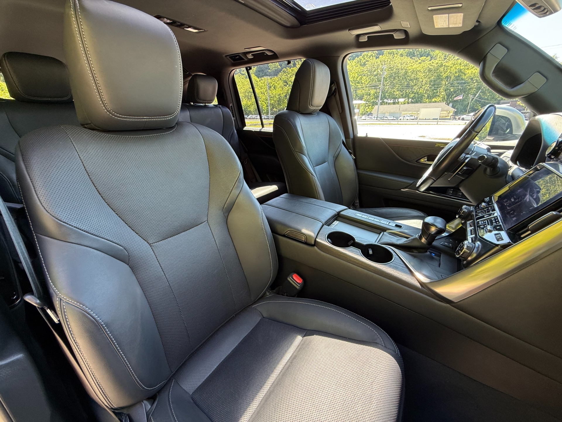 
								2023 Lexus LX 600 full									
