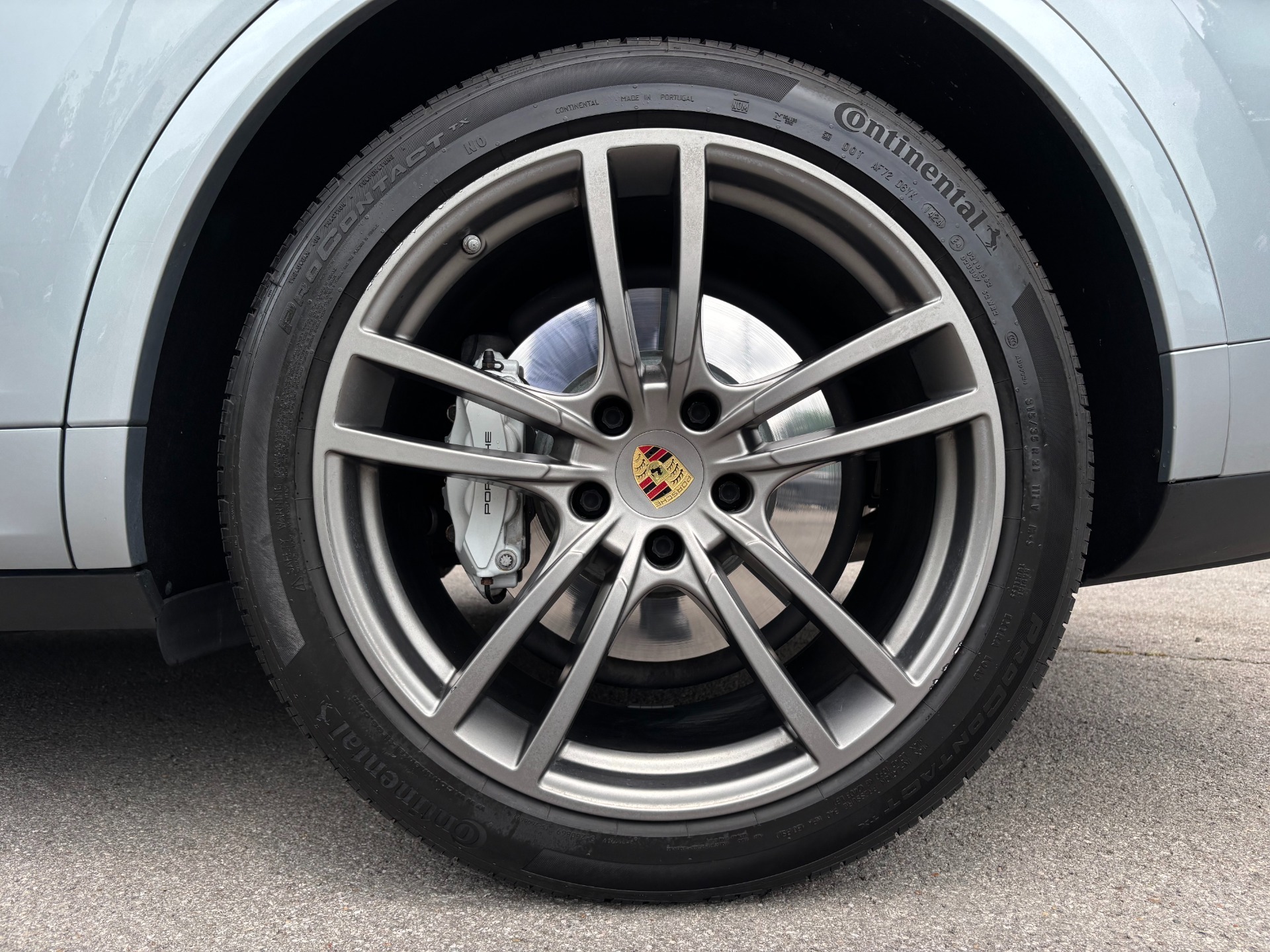 
								2023 Porsche Cayenne Turbo PREMIUM full									