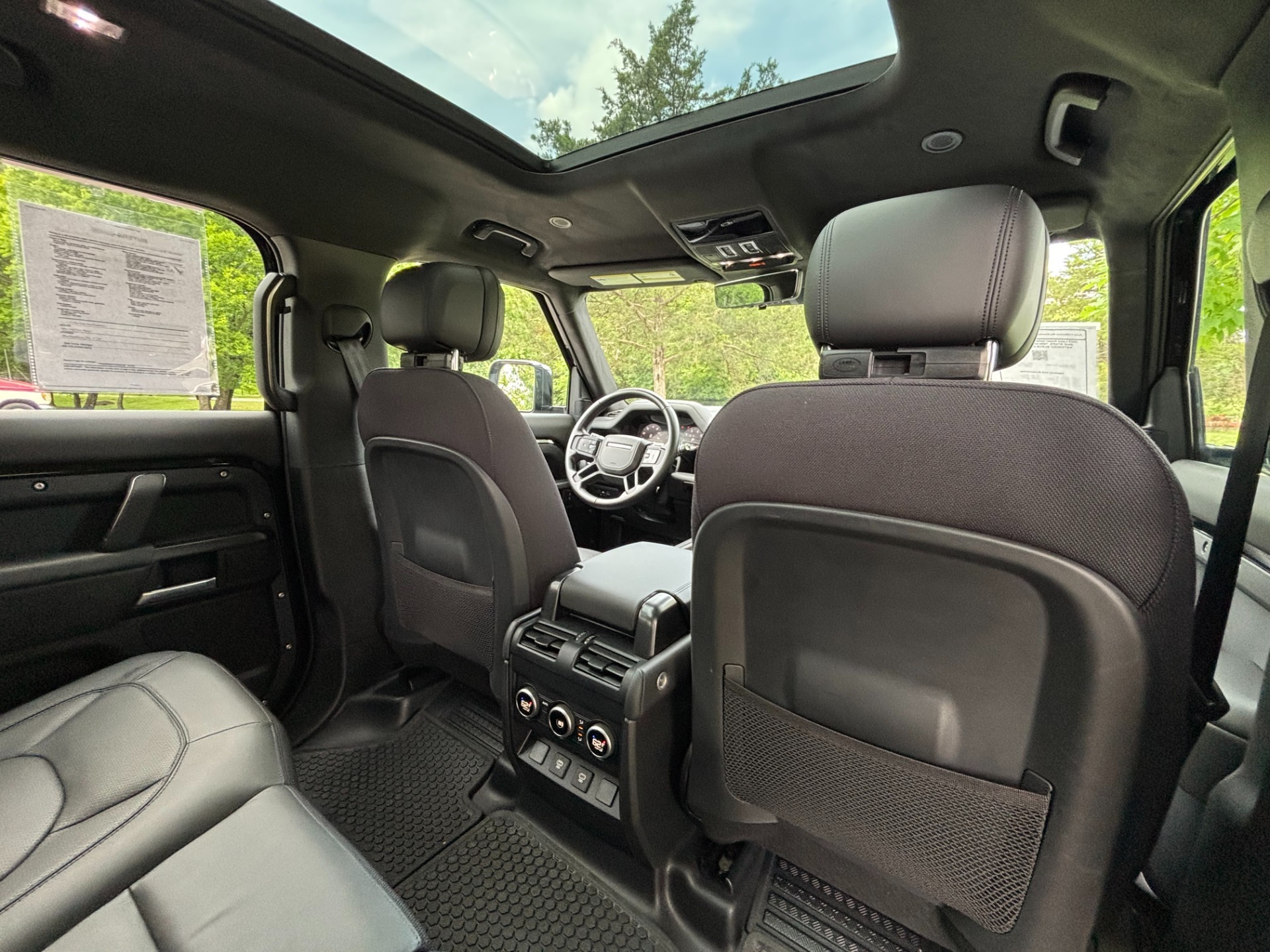 
								2025 Land Rover Defender full									