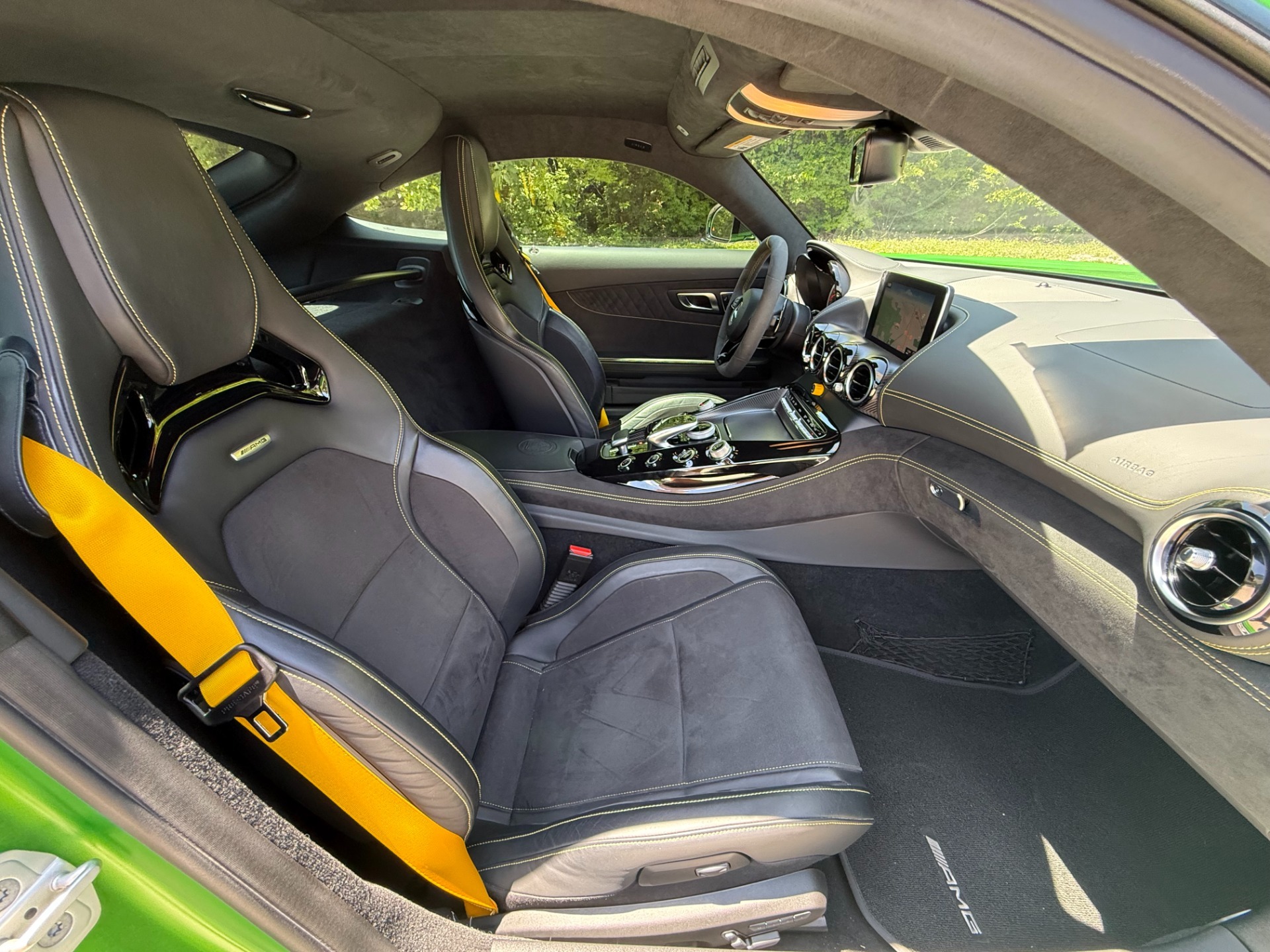 
								2018 Mercedes-Benz AMG GT R full									