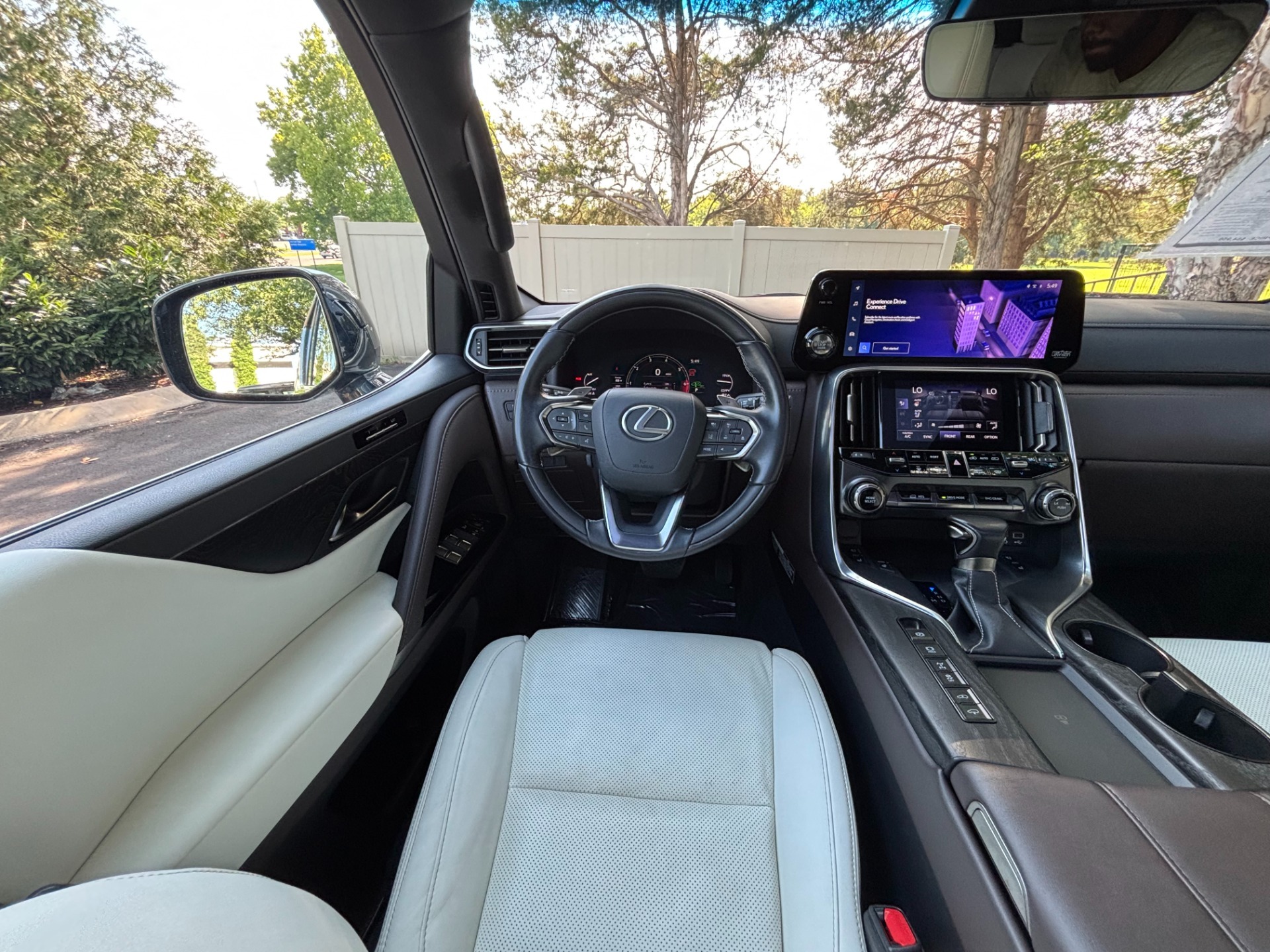 
								2022 Lexus LX 600 full									