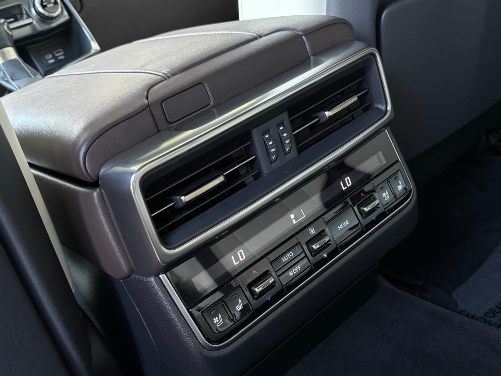 
								2022 Lexus LX 600 full									