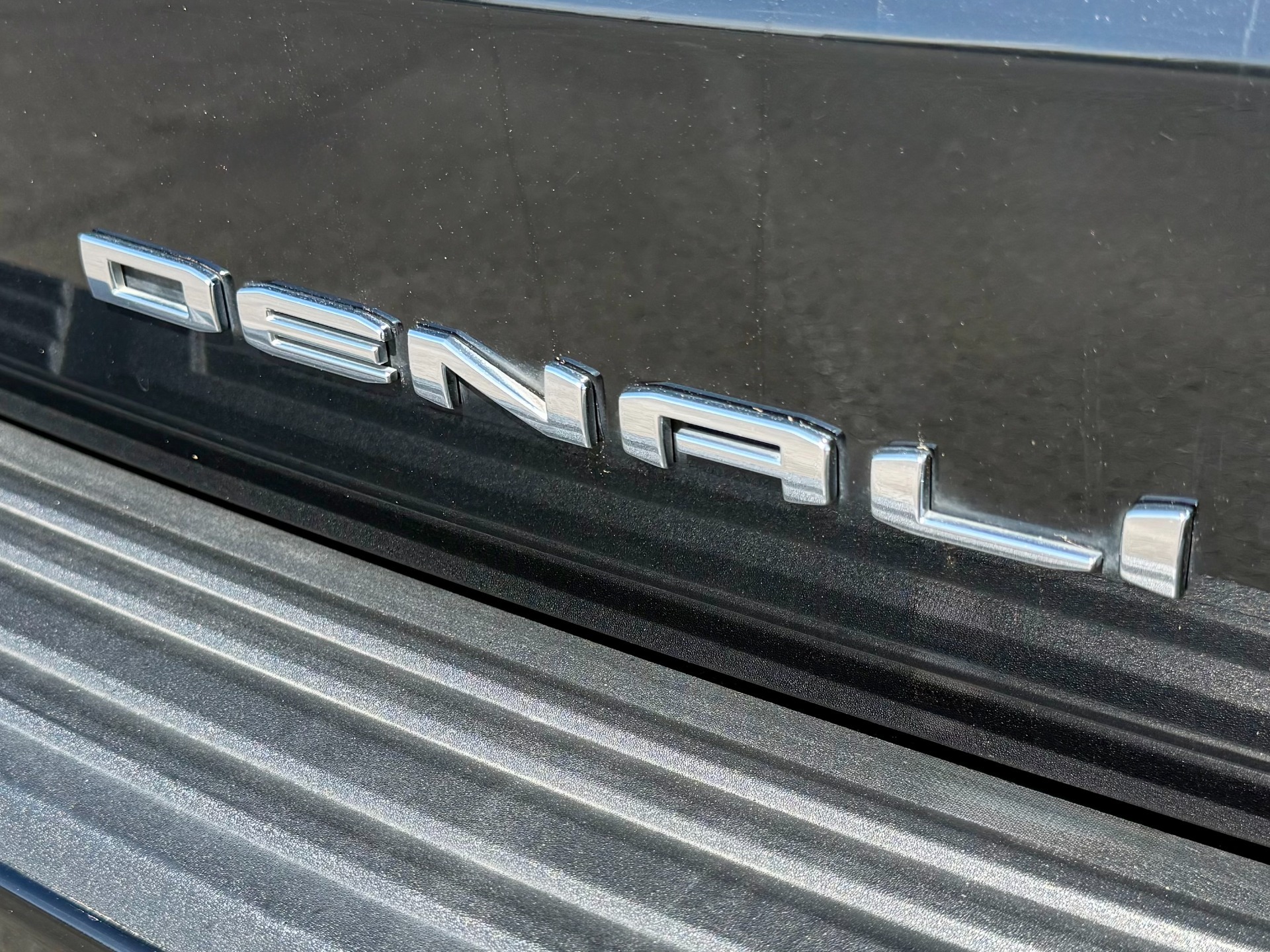
								2022 GMC Yukon Denali full									