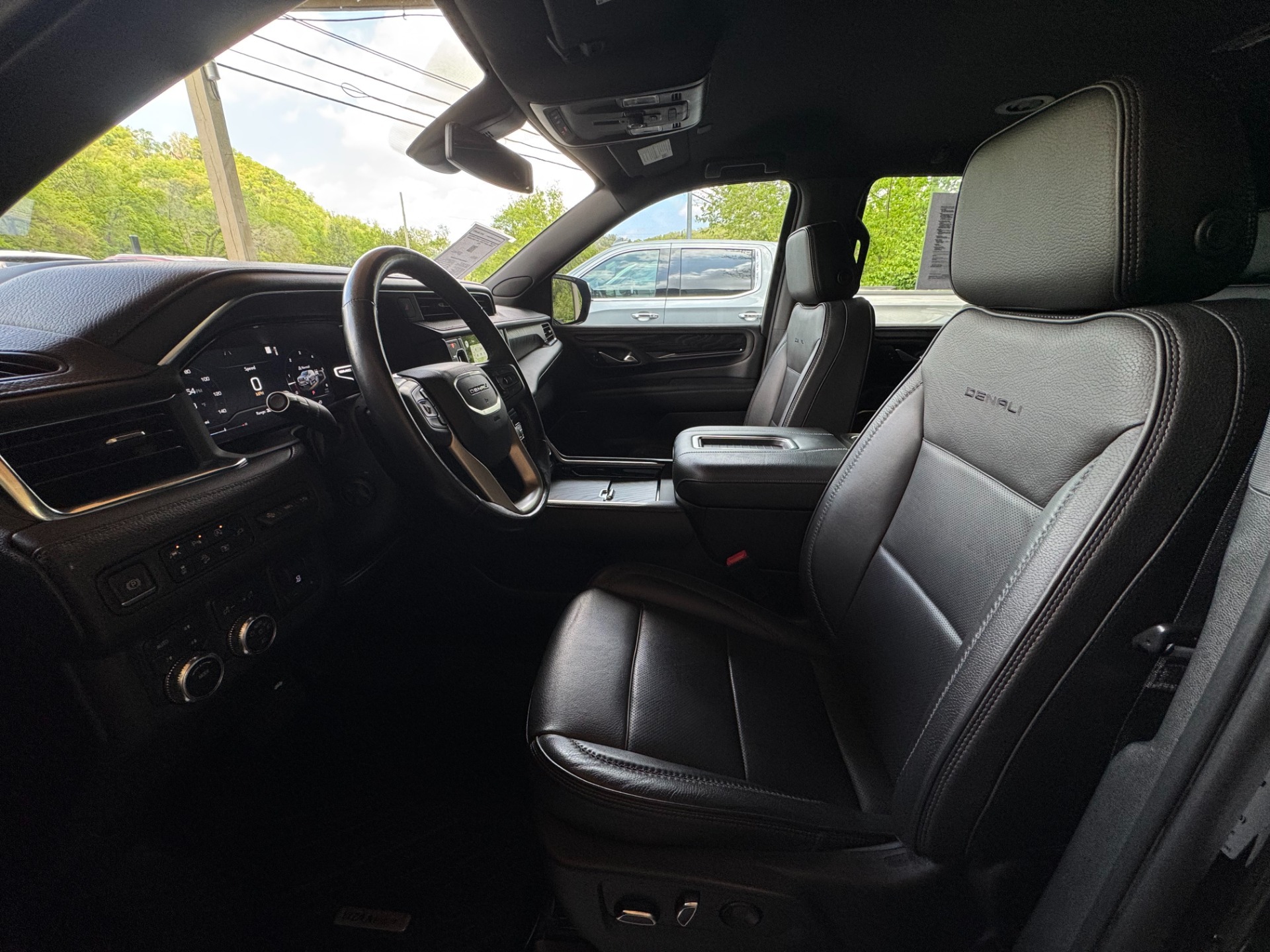 
								2022 GMC Yukon Denali full									