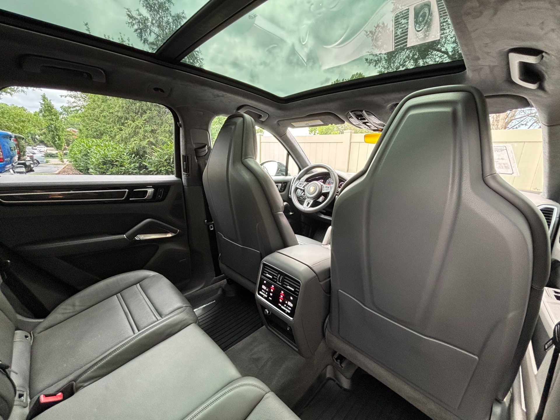 
								2023 Porsche Cayenne Turbo PREMIUM full									