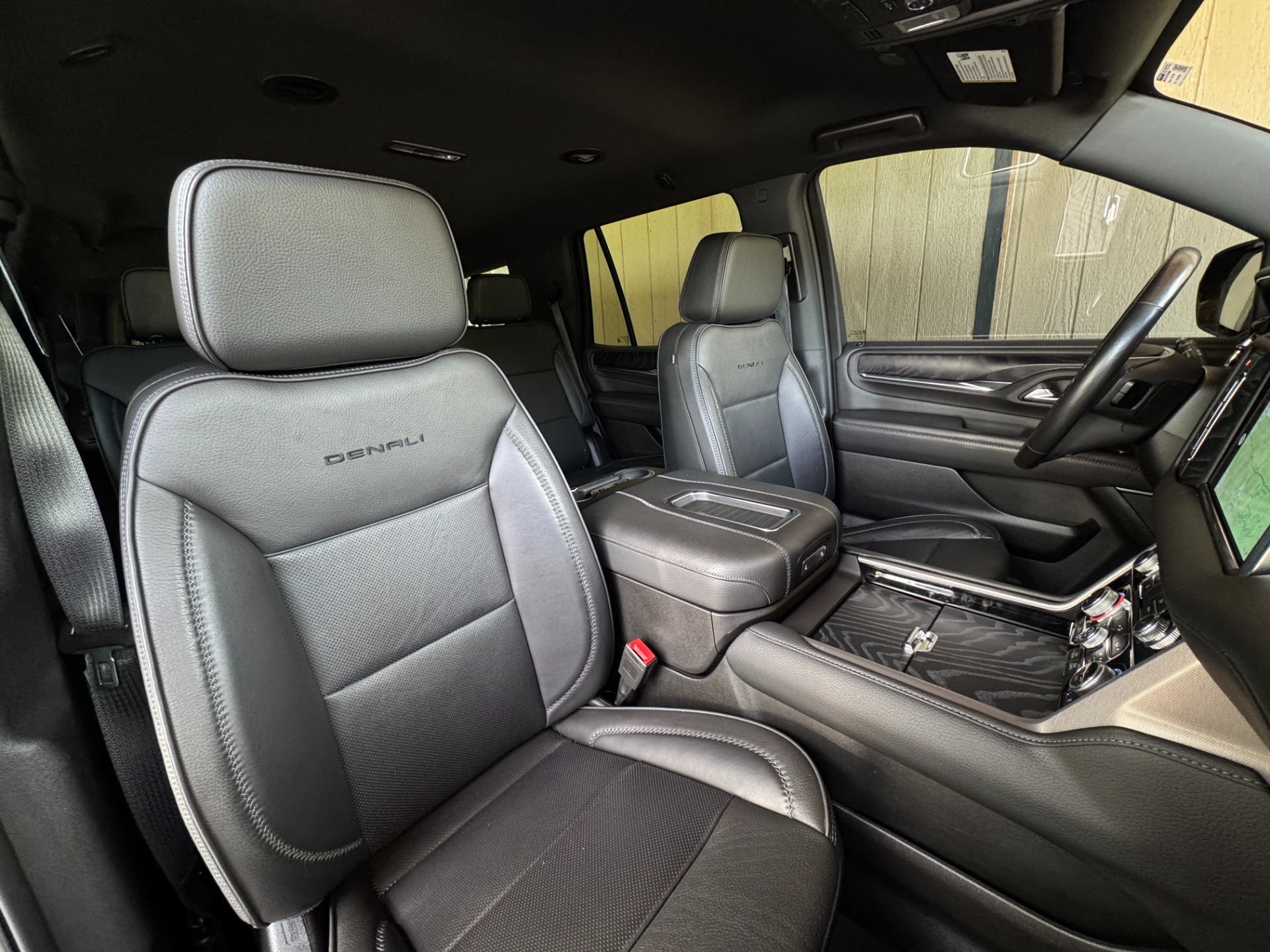 
								2022 GMC Yukon Denali full									