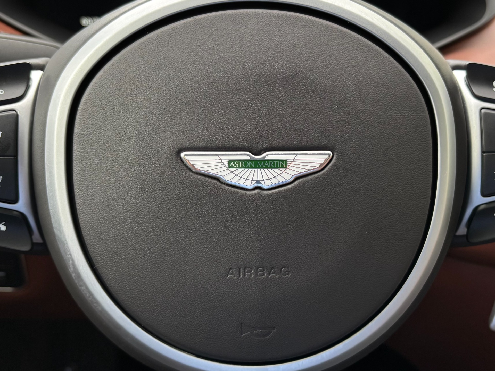 
								2020 Aston Martin Vantage full									
